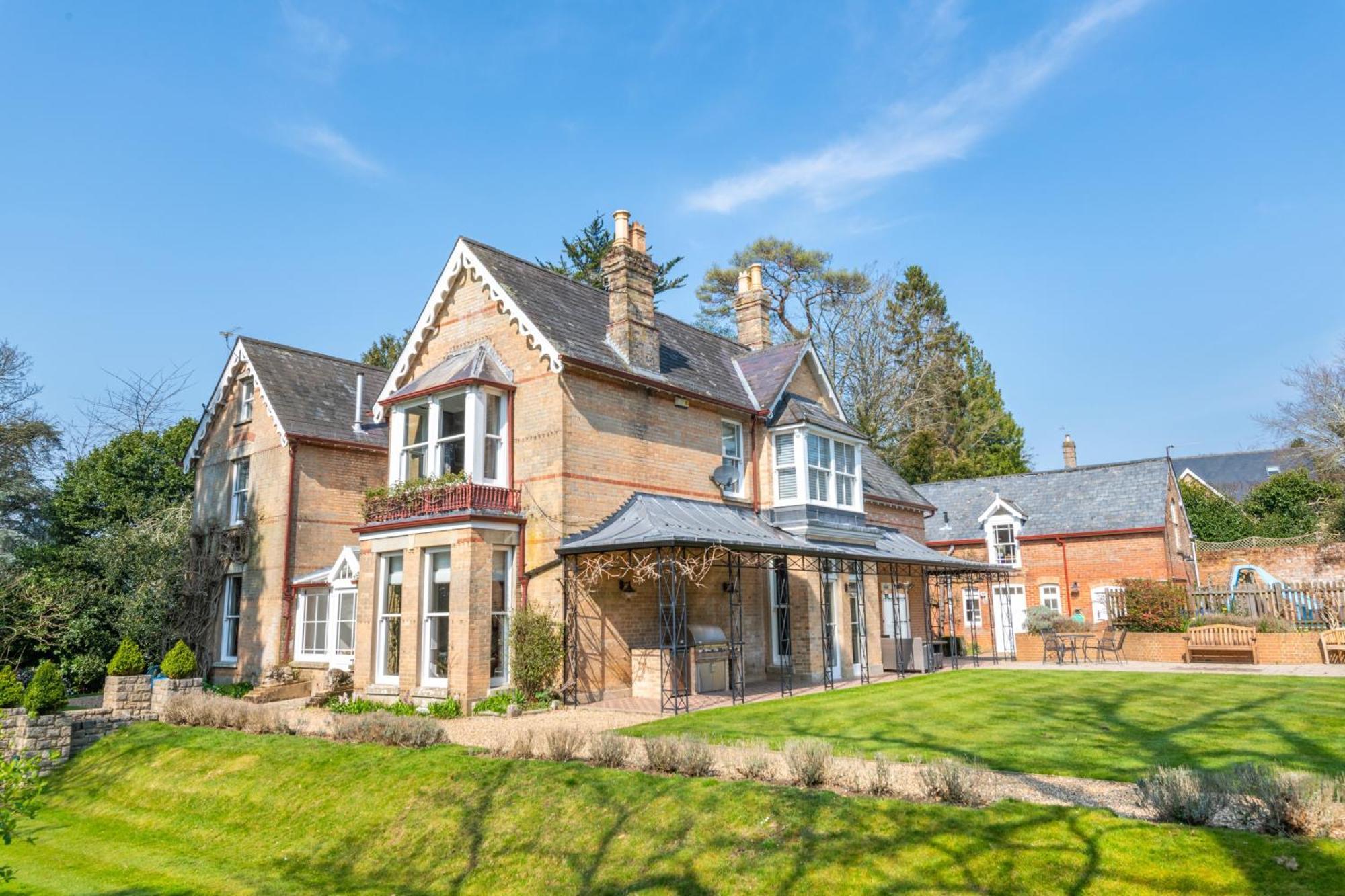 Garth Lodge With Tennis Court And Pool Wimborne Minster Dış mekan fotoğraf